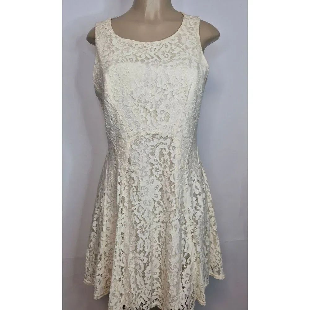 Monteau dress - Picture 5 of 8